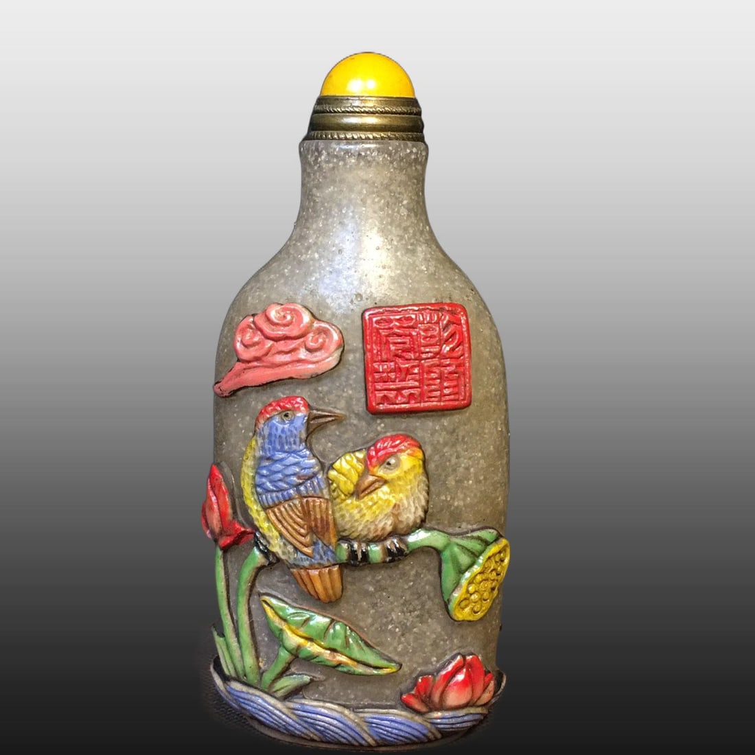 A Exquisite Colored glaze Flower and Bird Pattern Snuff Bottle: A Exquisite Colored glaze Flower and Bird Pattern Snuff Bottle,Qing Dynasty, China,Qianlong Four-character Mark,Size:1.6inx1.2in ,Weight:85g 琉璃花鸟纹鼻烟