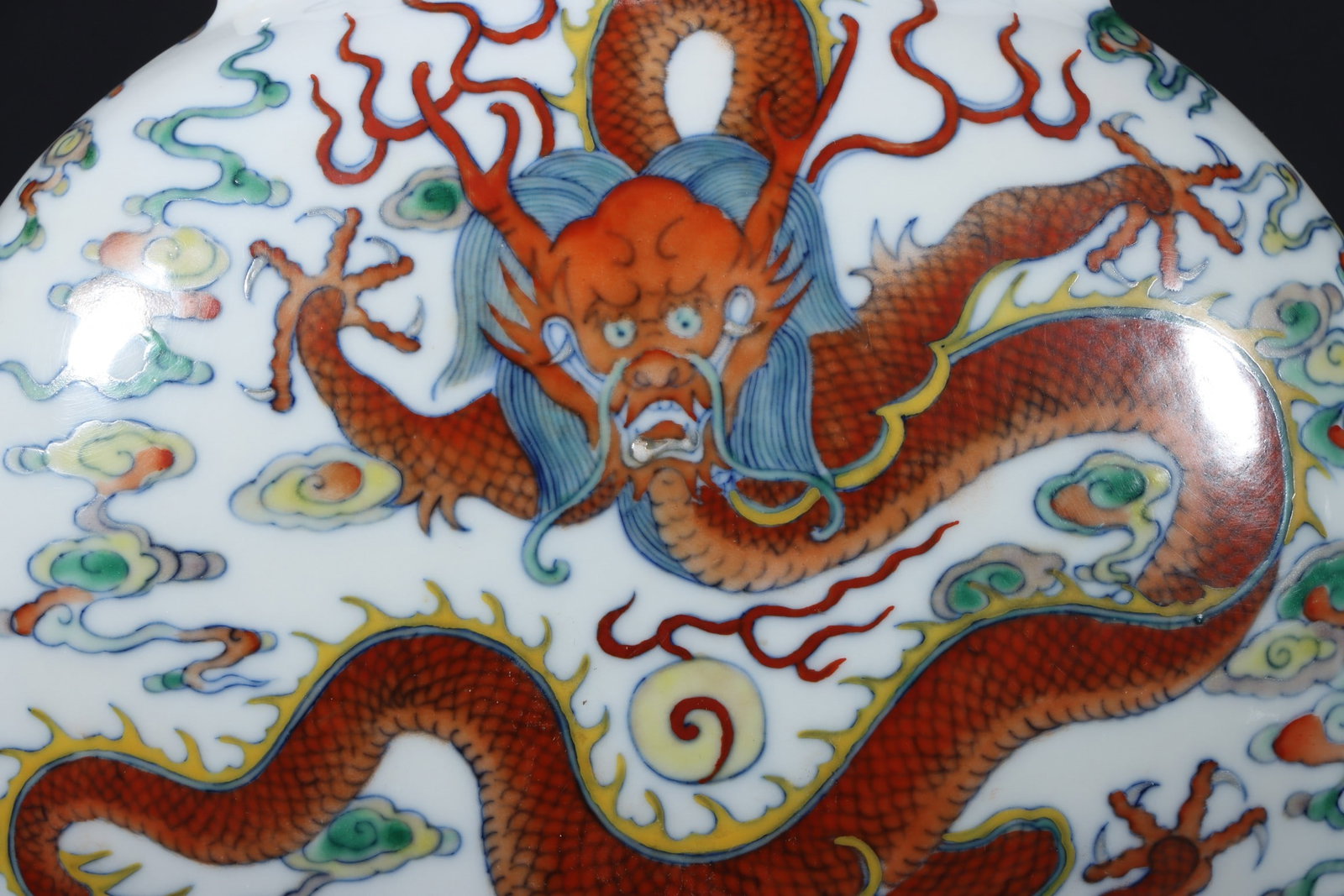 A Exquisite Doucai Seawater Pattern Dragon Pattern Vase - 3