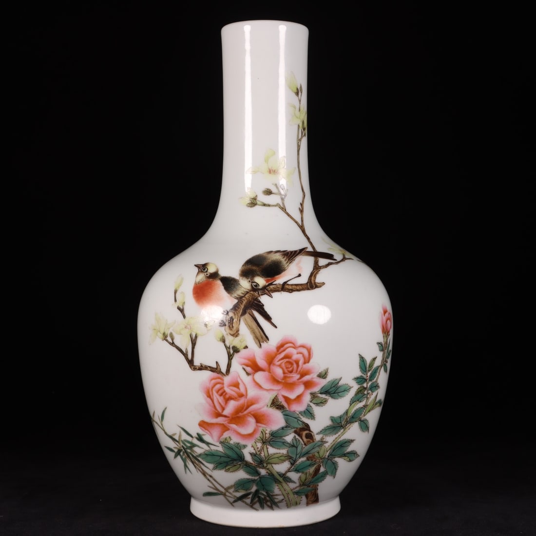 Famille-Rose Flower and Bird Pattern Vase: Famille-Rose Flower and Bird Pattern Vase,Qing Dynasty, China,Qianlong Six-character Mark,Size:10.6inx1.9inx3.3in