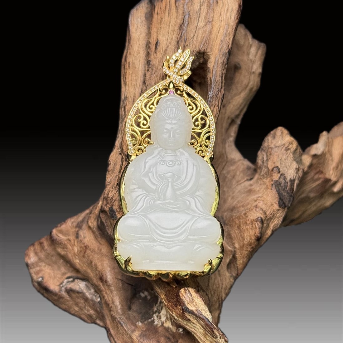 A Exquisite Hotan Jade Buddha Statue Pendant: A Exquisite Hotan Jade Buddha Statue Pendant,Qing Dynasty, China,Size:2.4inx1.1inx0.5in,Weight:21g 和田玉佛像吊坠,中国清代