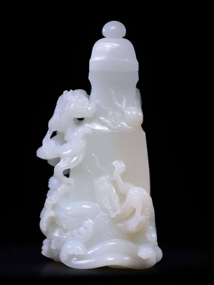 A Exquisite Hotan Jade Dragon Vase: A Exquisite Hotan Jade Dragon Vase,Qing Dynasty, China,Size:5.2inx2.6inx1.7in,Weight:360g 和田玉龙瓶,中国清代