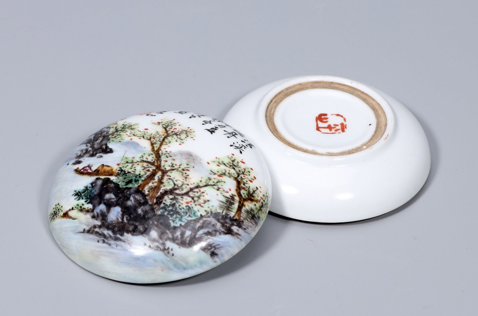 A Exquisite Famille-Rose Landscape Pattern Box - 6