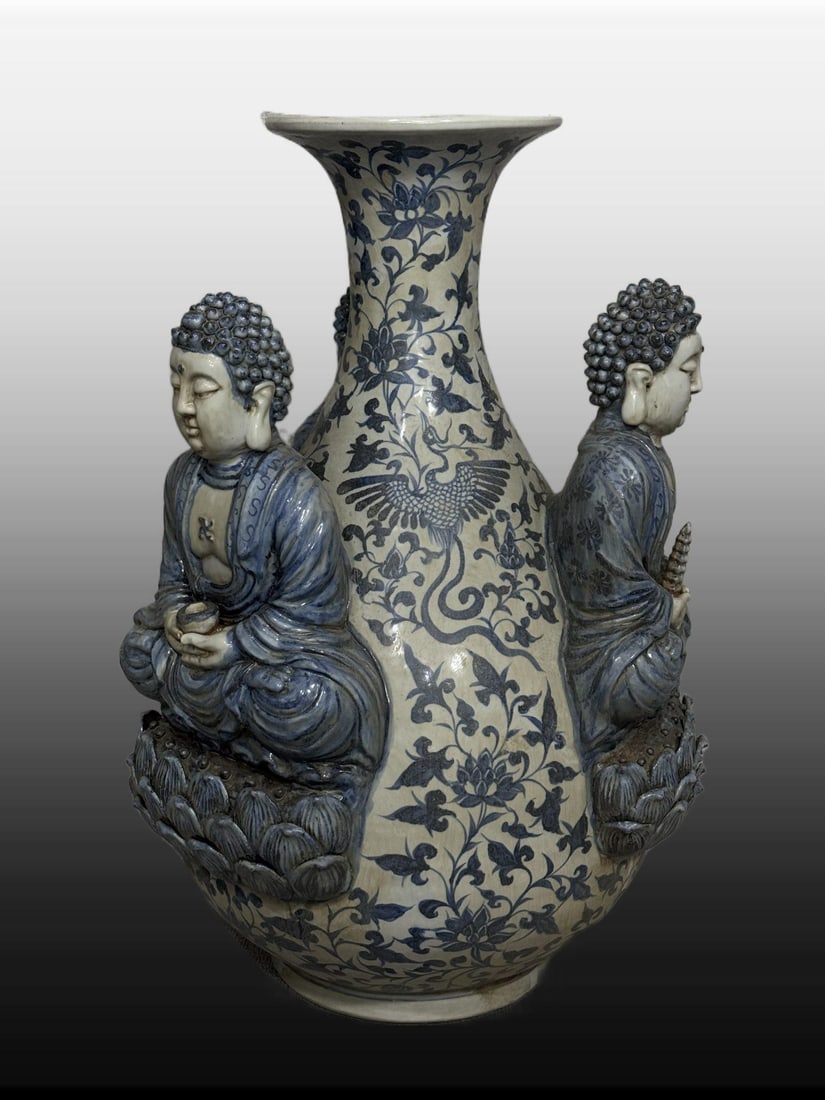 A Exquisite Blue and White Buddha statue Pattern Vase: A Exquisite Blue and White Buddha statue Pattern Vase,Yuan Dynasty, China,Size:22inx14.6in 青花佛像纹瓶,中国元代