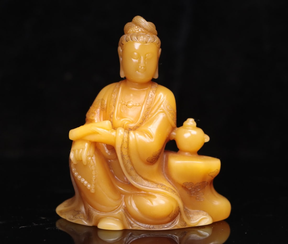 A Exquisite Shoushan Stone Statue of Avalokitesvara Ornament: A Exquisite Shoushan Stone Statue of Avalokitesvara Ornament,Qing Dynasty, China,With Mark,Size:2.8inx2.4inx1.1in,Weight:101g