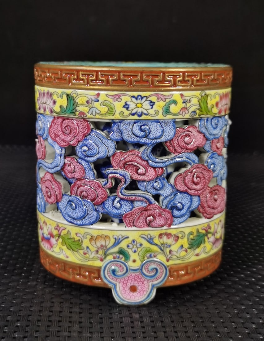 A Exquisite Enamel Hollow Auspicious Cloud Pattern Brush Pot: A Exquisite Enamel Hollow Auspicious Cloud Pattern Brush Pot,Qing Dynasty, China,Qianlong Four-character Mark,Size:4.1inx3.5in