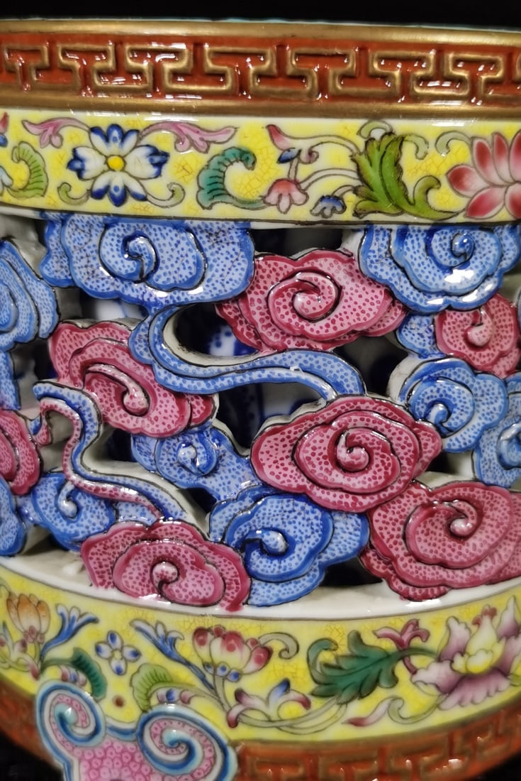 A Exquisite Enamel Hollow Auspicious Cloud Pattern Brush Pot - 2