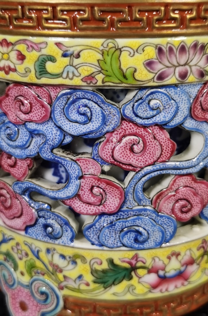 A Exquisite Enamel Hollow Auspicious Cloud Pattern Brush Pot - 3
