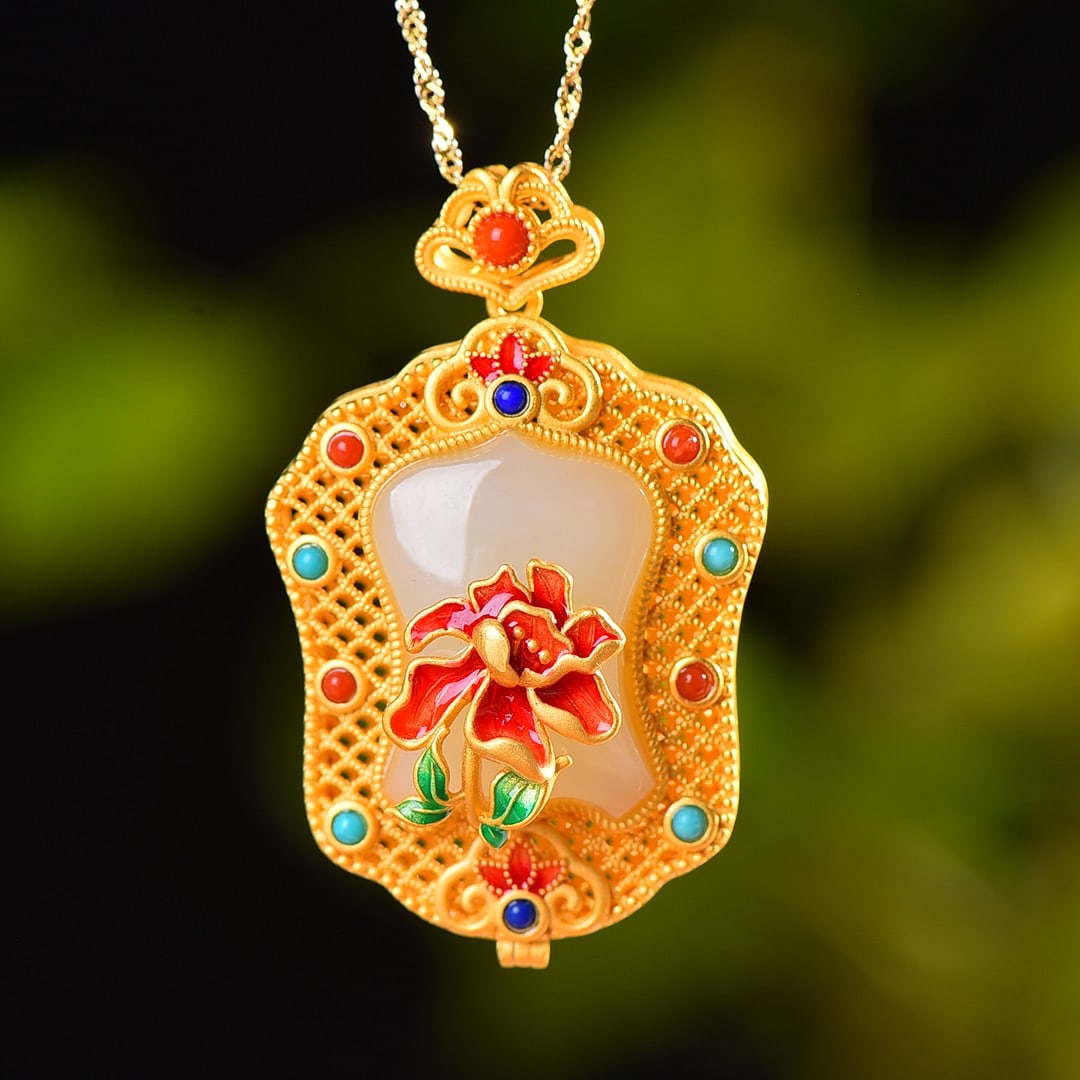 A Exquisite Silver-Inlaid Hotan Jade Multiple Treasures Pendant: A Exquisite Silver-Inlaid Hotan Jade Multiple Treasures Pendant,Size:0.6inx0.9in 银镶嵌和田玉多宝吊坠