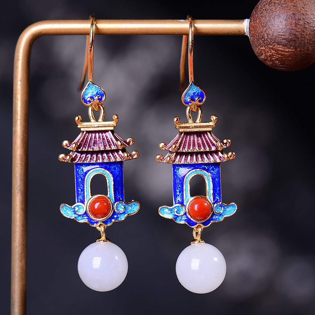 A pair of Exquisite Silver-Inlaid Hotan Jade Palace Gate-Shaped Earring: A pair of Exquisite Silver-Inlaid Hotan Jade Palace Gate-Shaped Earring,Size:0.4inx0.4in 一对银镶和田玉宫门形状耳环