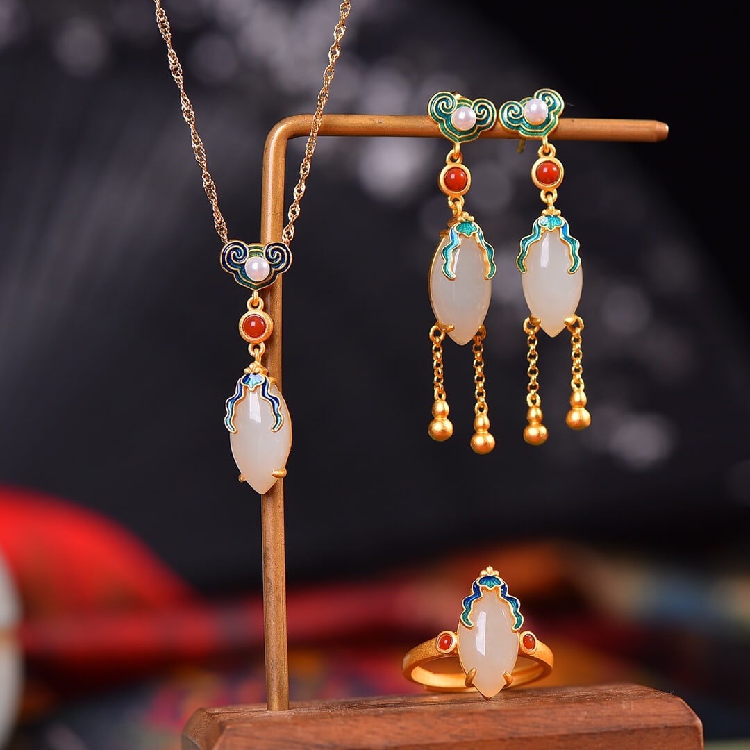 A Set of Exquisite Silver-Inlaid Hotan Jade Jewelry: A Set of Exquisite Silver-Inlaid Hotan Jade Jewelry,Size:0.3inx0.6in,0.4inx0.7in,0.3inx0.6in,0.3inx0.6in 一套银镶嵌和田玉配饰