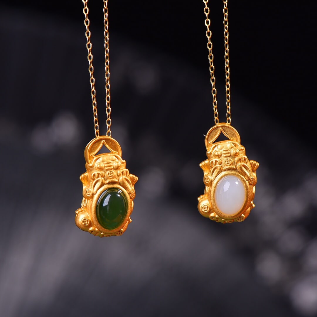A pair of Exquisite Silver-Inlaid Hotan Jade Auspicious Beast Necklace: A pair of Exquisite Silver-Inlaid Hotan Jade Auspicious Beast Necklace,Size:0.2inx0.3in 一对银镶嵌和田玉瑞兽项链