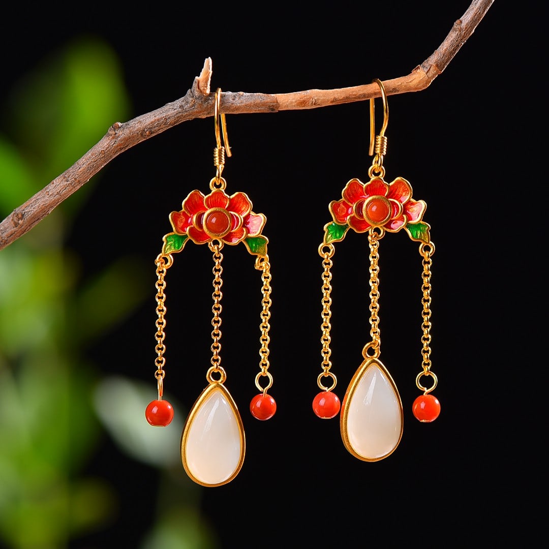 A pair of Exquisite Silver-Inlaid Hotan Jade Water Drop Earring: A pair of Exquisite Silver-Inlaid Hotan Jade Water Drop Earring,Size:0.3inx0.6in 一对银镶和田玉水滴耳坠
