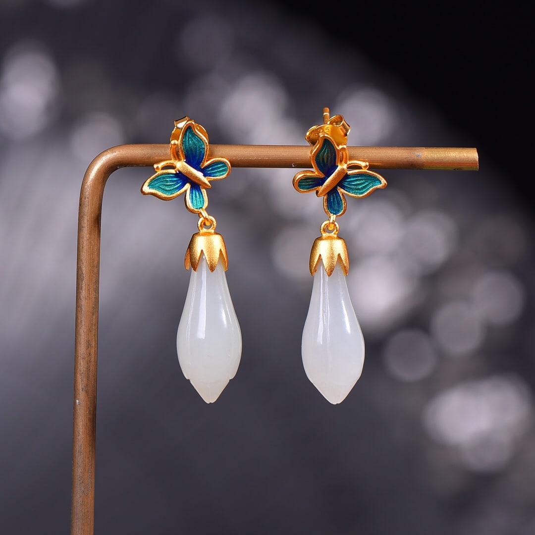 A pair of Exquisite Silver-Inlaid Hotan Jade Butterfly Earring: A pair of Exquisite Silver-Inlaid Hotan Jade Butterfly Earring,Size:0.4inx0.8in 一对银镶嵌和田玉兰花耳坠