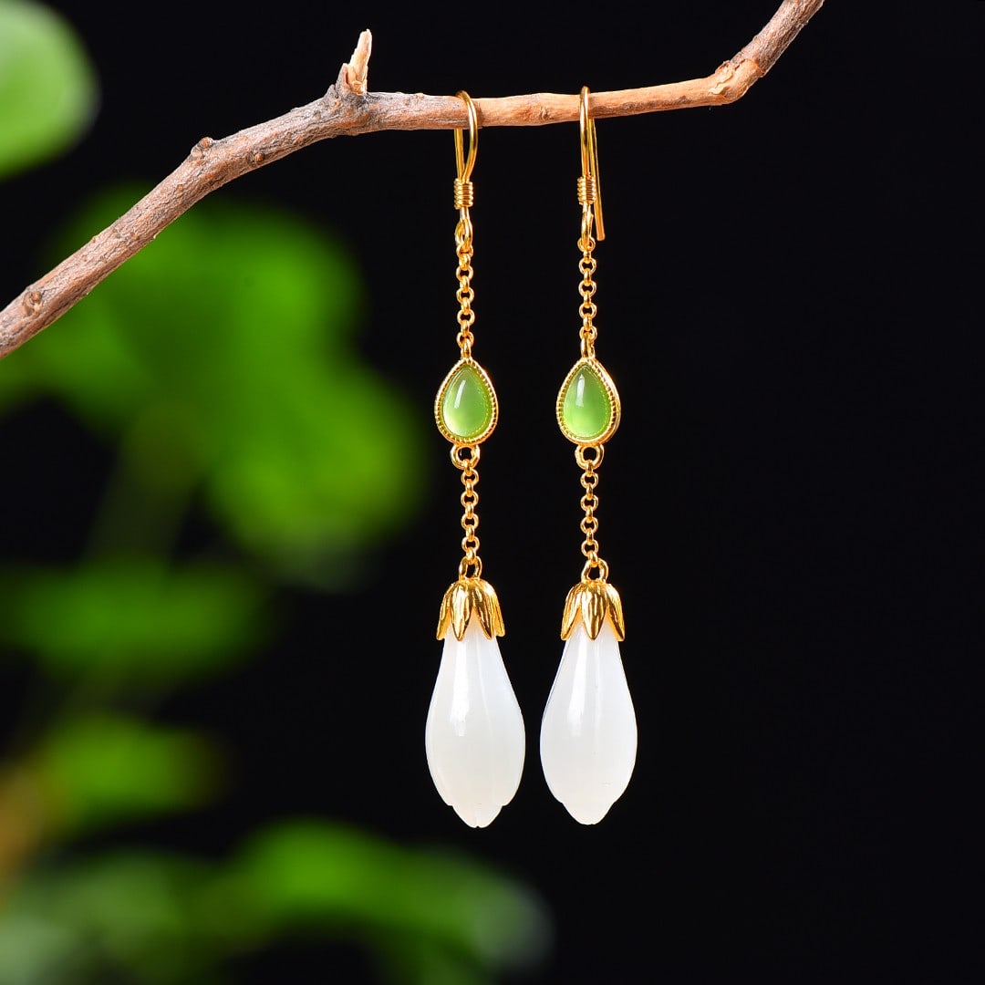 A pair of Exquisite Silver-Inlaid Hotan Jade Orchid Earring: A pair of Exquisite Silver-Inlaid Hotan Jade Orchid Earring,Size:0.3inx0.7in 一对银镶和田玉兰花耳坠