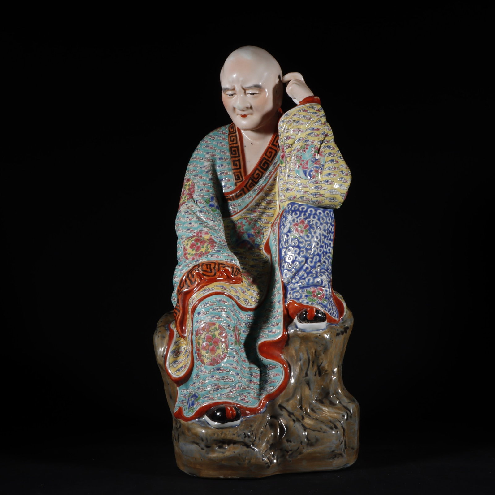 An Exquisite Famille-Rose Buddha Statue: An Exquisite Famille-Rose Buddha Statue Qing Dynasty, China Size:15.9inx7.5in粉彩佛像 中国清代 Size:40.3cmx19cm