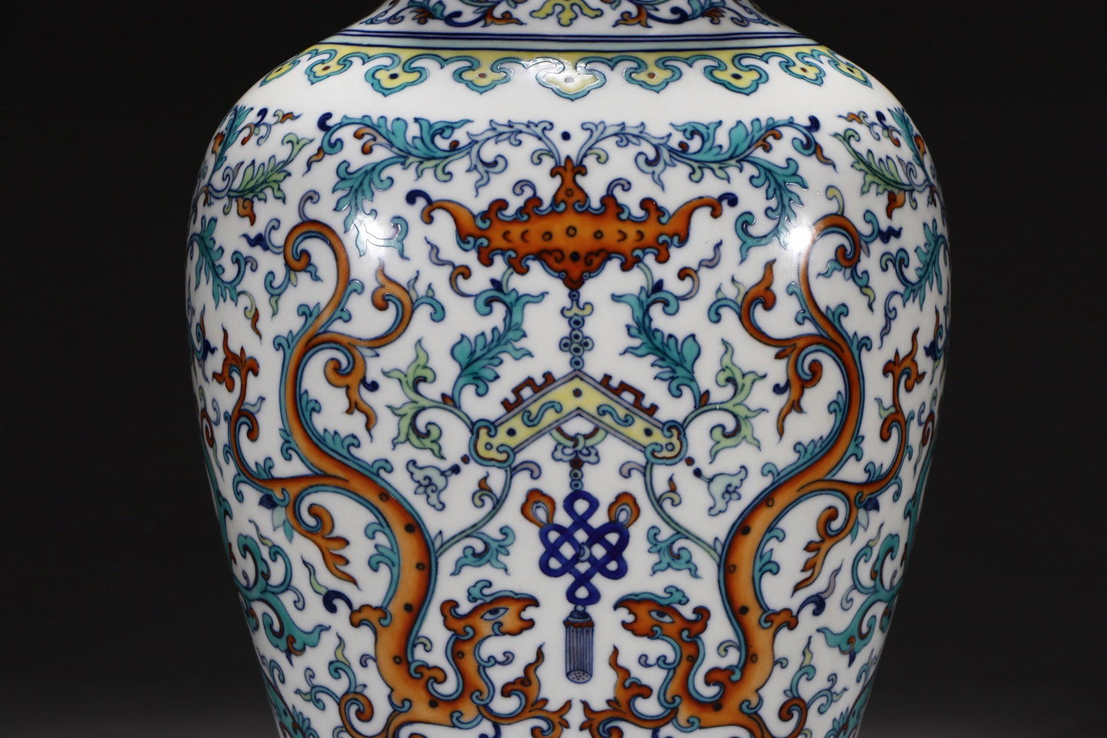 An Exquisite Doucai Lotus Pattern Dragon Pattern Double-Ears Vase - 4