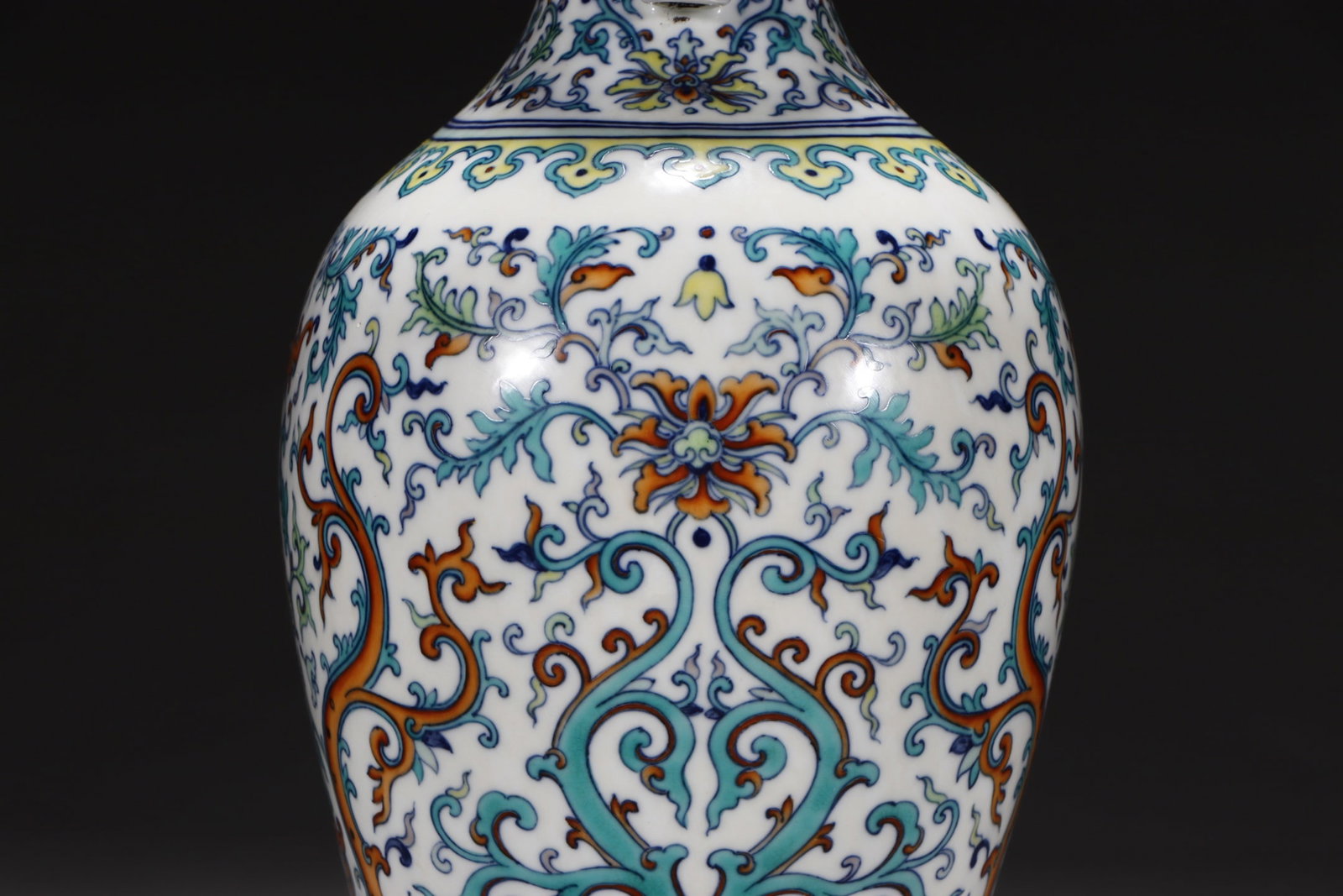 An Exquisite Doucai Lotus Pattern Dragon Pattern Double-Ears Vase - 5