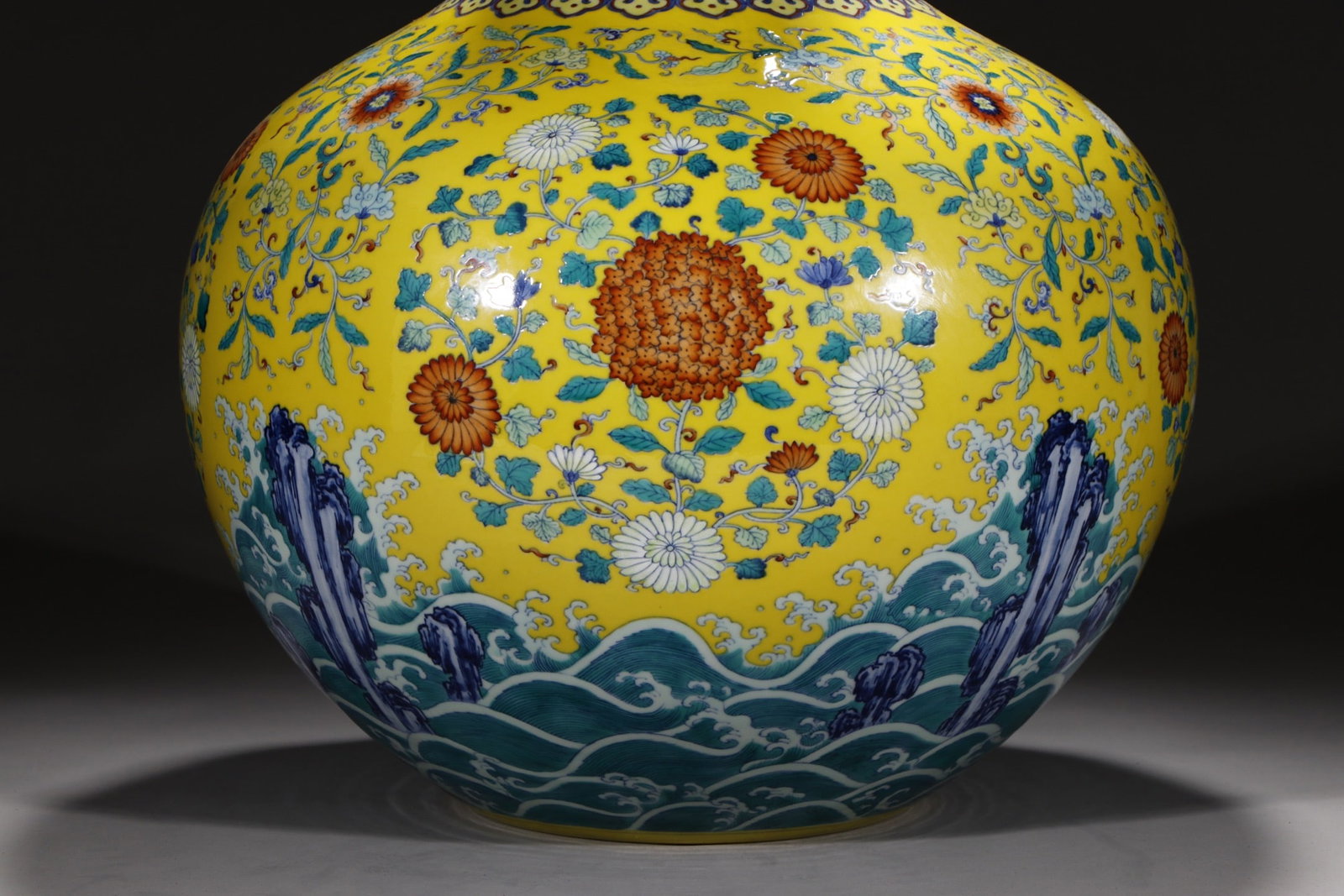 An Exquisite Doucai Lotus Pattern Eight Treasures Pattern Vase - 3
