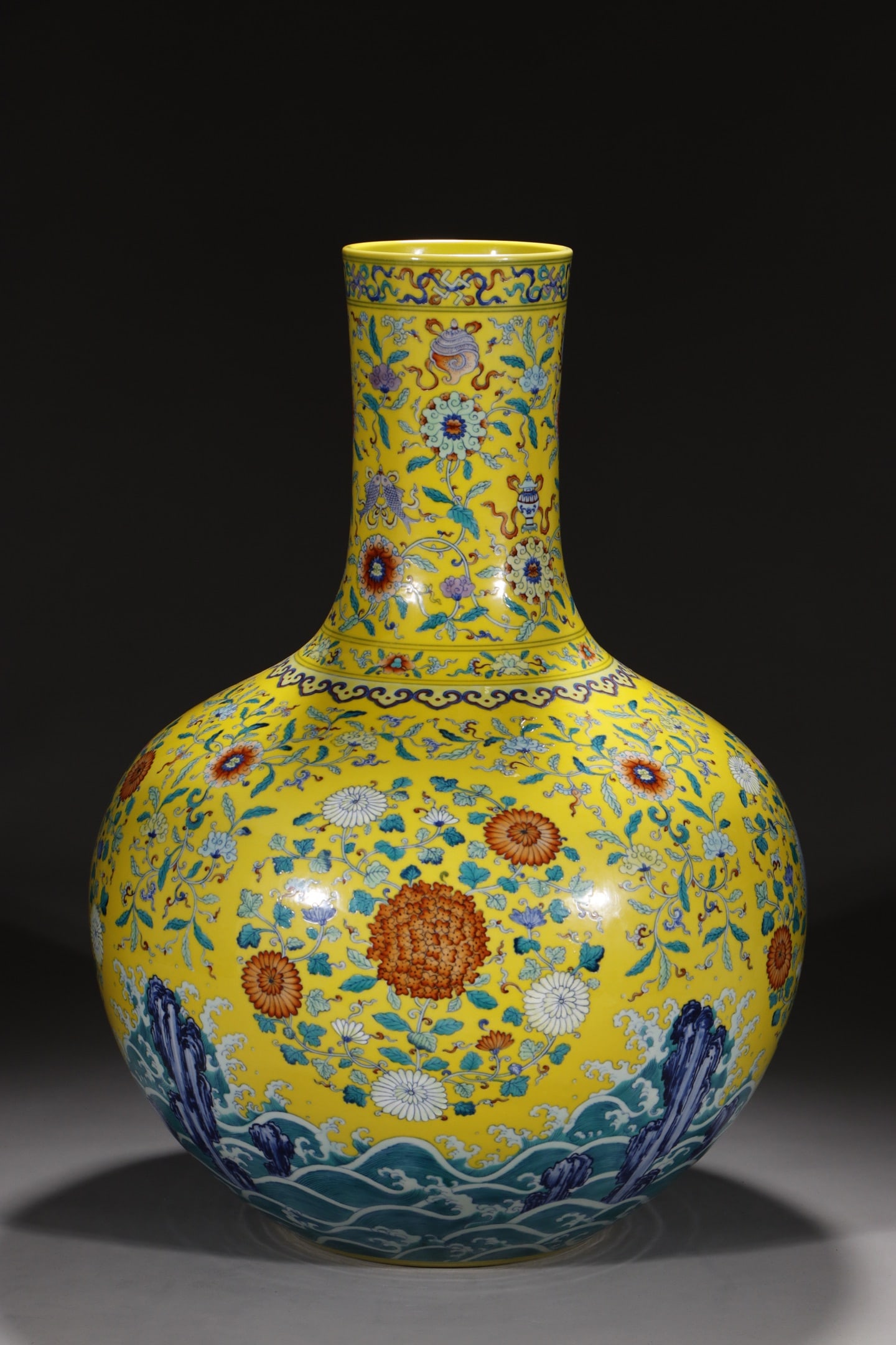 An Exquisite Doucai Lotus Pattern Eight Treasures Pattern Vase - 5