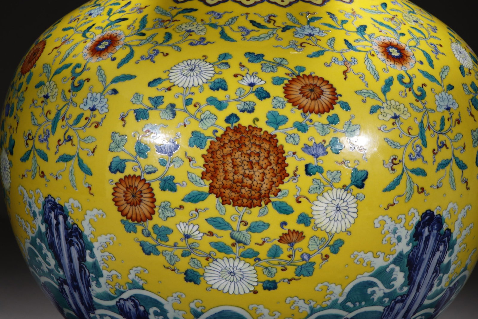 An Exquisite Doucai Lotus Pattern Eight Treasures Pattern Vase - 6