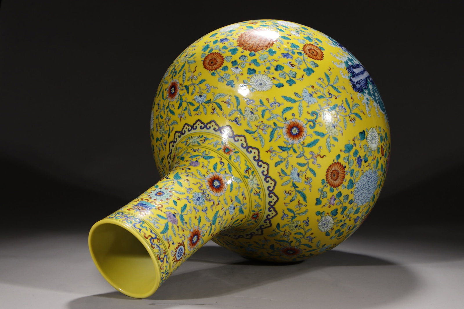 An Exquisite Doucai Lotus Pattern Eight Treasures Pattern Vase - 7