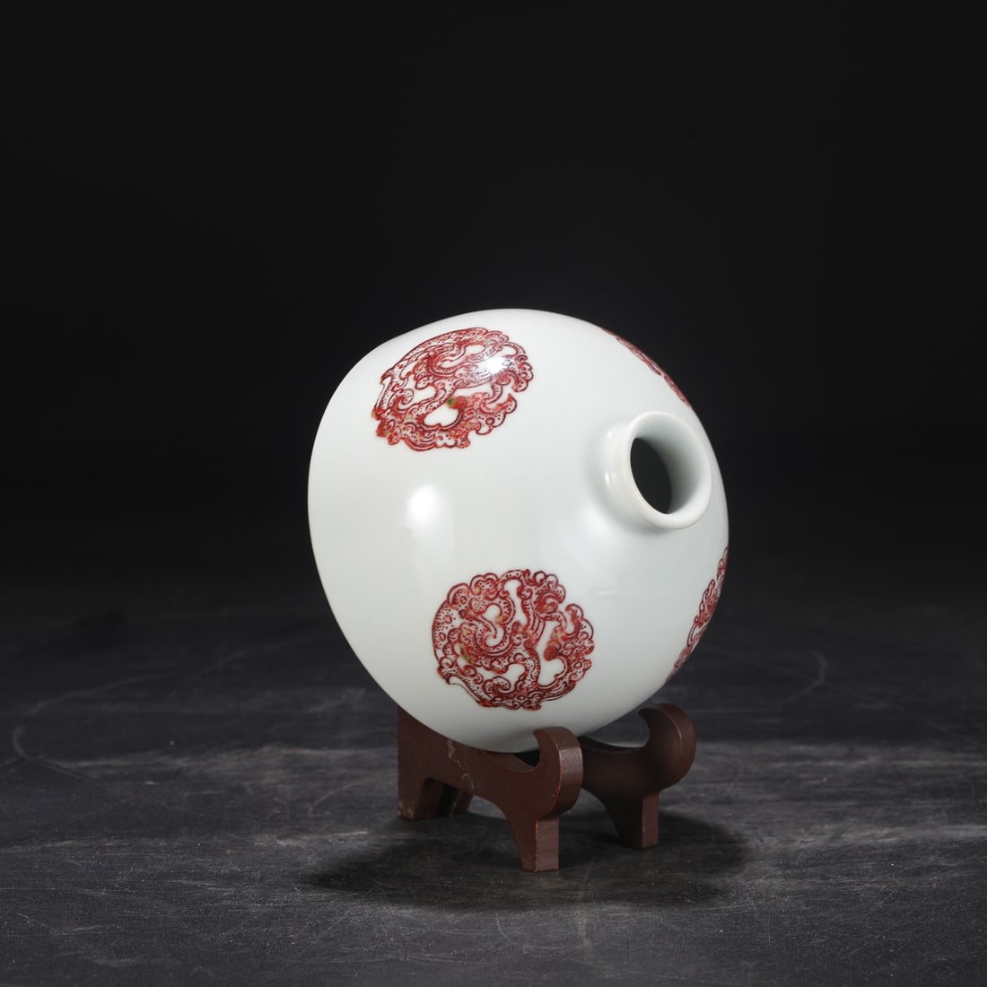 An Exquisite Underglaze-Red Dragon Pattern Vase - 5