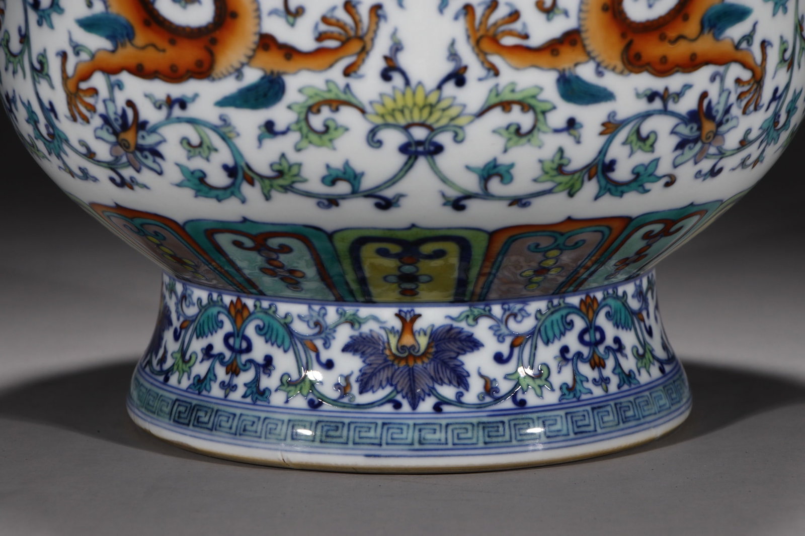 An Exquisite Doucai Lotus Pattern Dragon Pattern Double-Ears Vase - 3