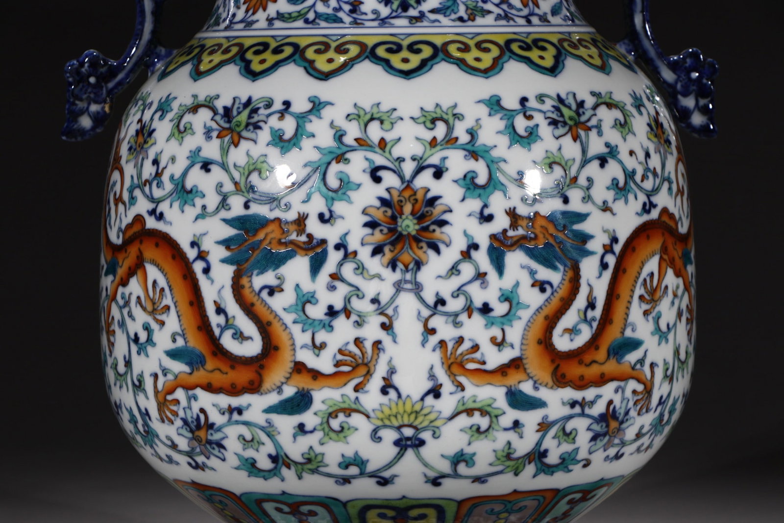 An Exquisite Doucai Lotus Pattern Dragon Pattern Double-Ears Vase - 4