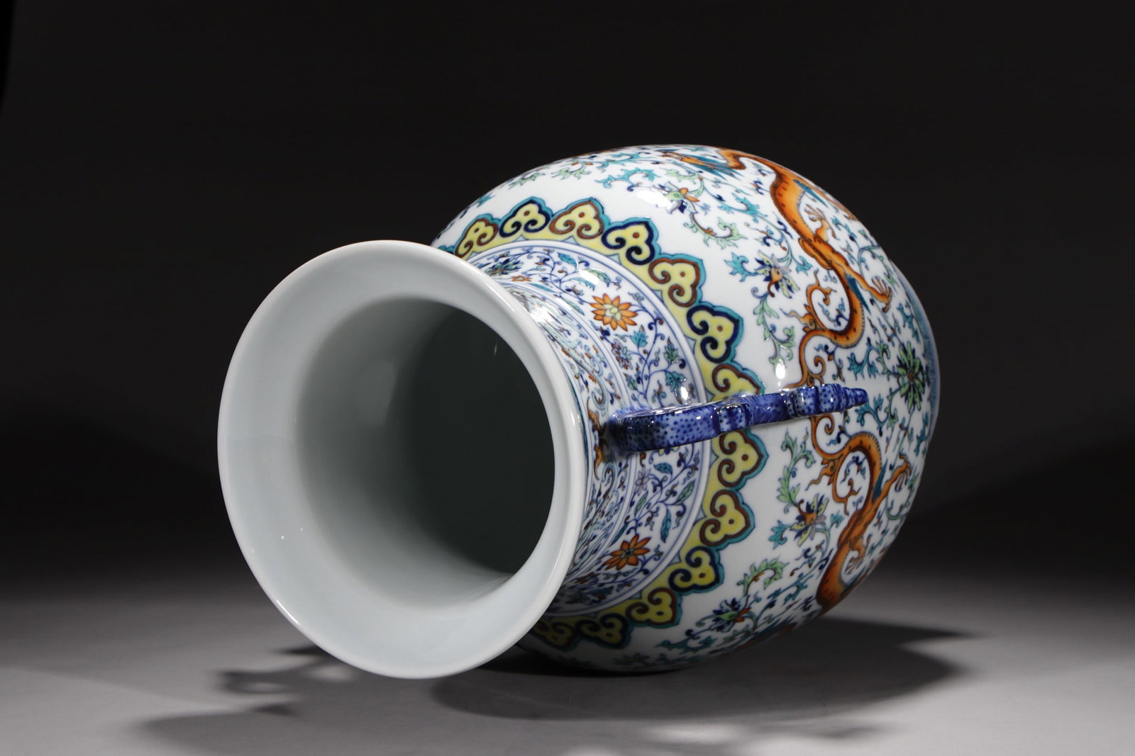 An Exquisite Doucai Lotus Pattern Dragon Pattern Double-Ears Vase - 8