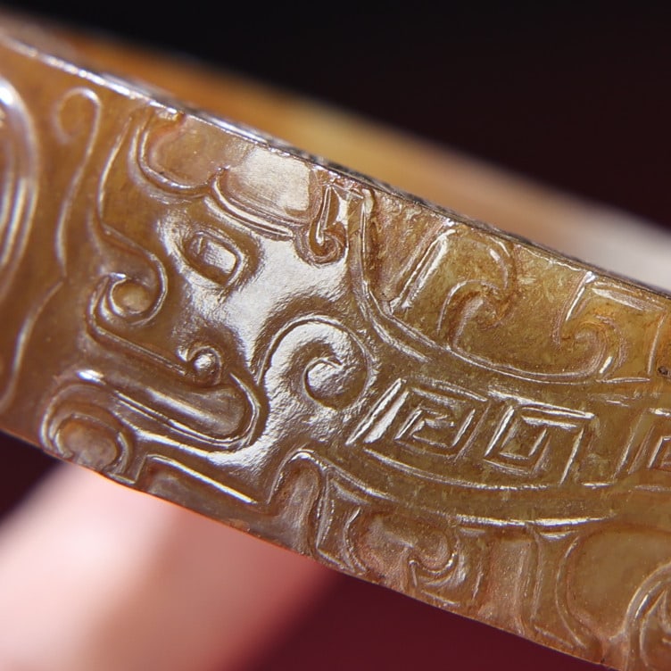 An Exquisite White Jade Dragon Pattern Bracelets - 2