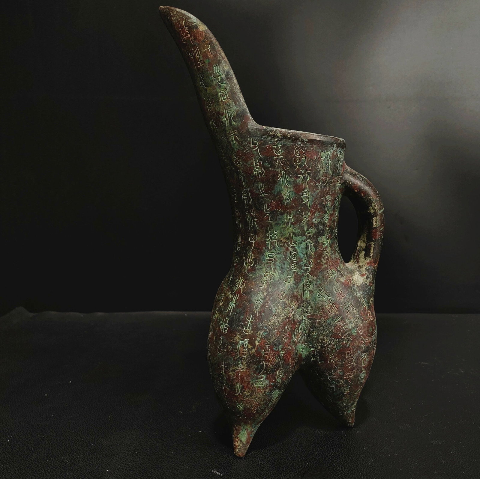 An Exquisite Bronze With Inscription Ewer: An Exquisite Bronze With Inscription Ewer the Warring States period in China Size:5.9inx12.2in Weight:1.4kg青铜铭文盉 战国时期 Size:15cmx31cm