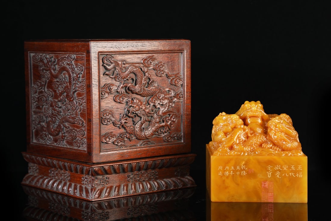 An Exquisite Shoushan Stone Auspicious Beast Seal: An Exquisite Shoushan Stone Auspicious Beast Seal Qing Dynasty, China Size:5.1inx5.1inx5.1in Weight:4208g寿山石群龙戏珠钮印章