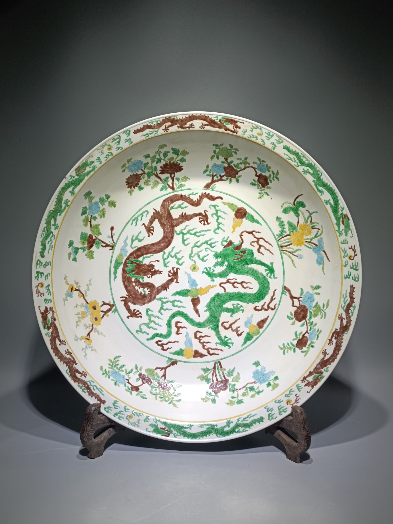 An Exquisite Biscuit Dragon Pattern Plate (1 of 9)