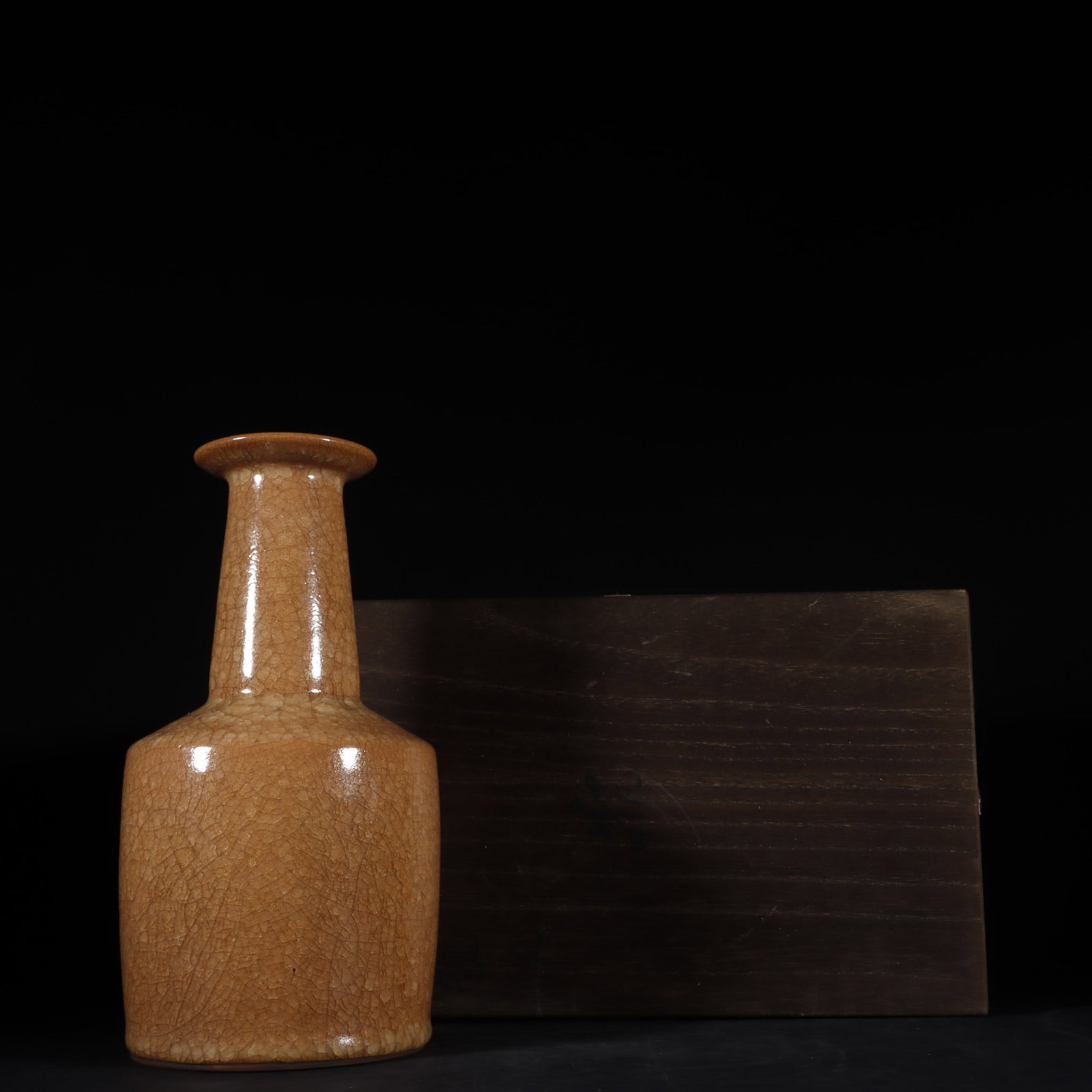 An Exquisite Longquan yao Yellow Glazed Vase: An Exquisite Longquan yao Yellow Glazed Vase Song Dynasty, China Size:9.1inx4.5in龙泉窑黄釉冰裂纹盘口纸槌瓶