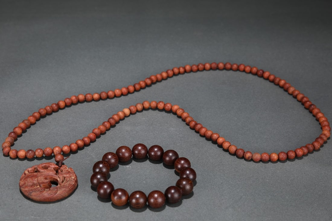 An Exquisite Eaglewood Phoenix Pattern Pendant Bracelets - 3
