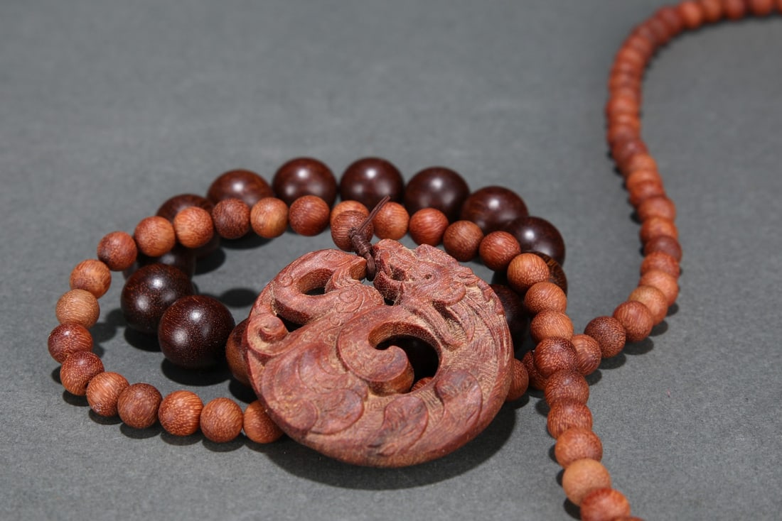 An Exquisite Eaglewood Phoenix Pattern Pendant Bracelets - 4