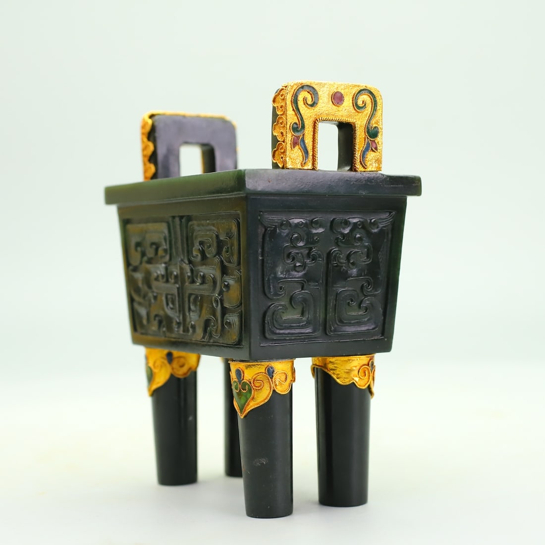 An Exquisite Jasper Cover with Gold Beast-Face Pattern Censer Ornament - 9