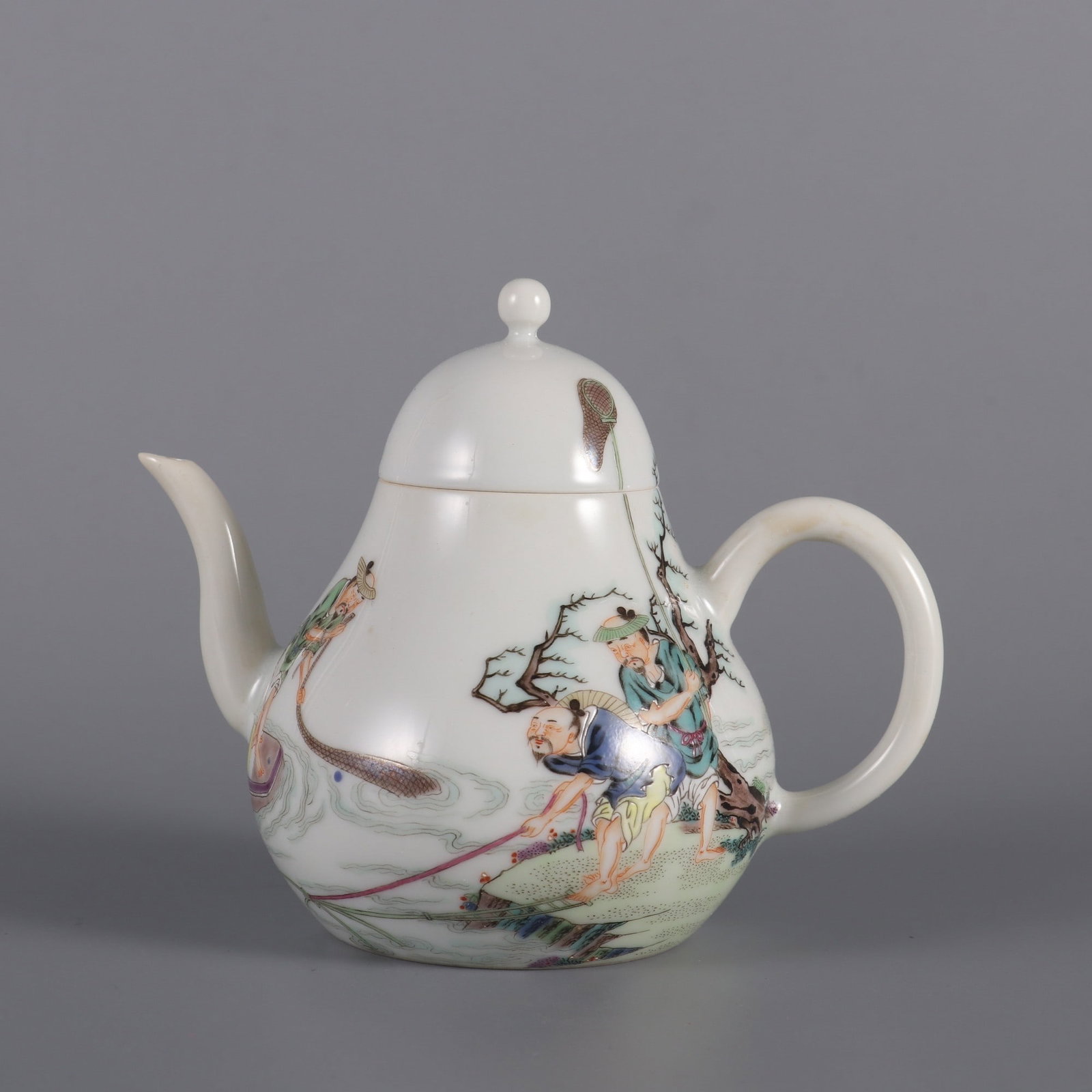 An Exquisite Famille-Rose Character and Story Pattern Teapot: An Exquisite Famille-Rose Character and Story Pattern Teapot Qing Dynasty, China Yongzheng Four-character Mark Size:3.9inx4.7in粉彩渔家乐梨壶