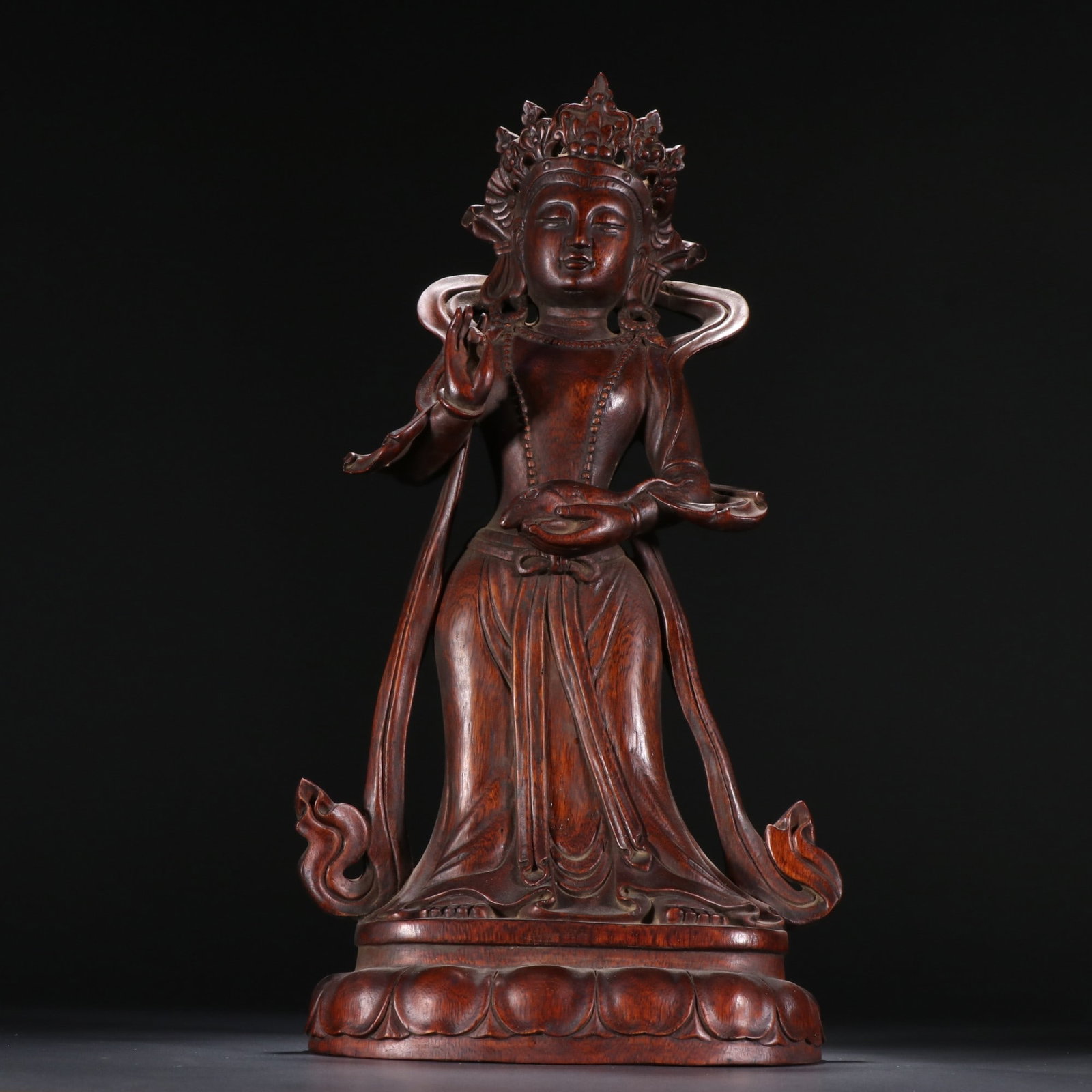 An Exquisite Eaglewood Statue of Avalokitesvara Ornament: An Exquisite Eaglewood Statue of Avalokitesvara Ornament Qing Dynasty, China Size:14inx7.2in Weight:450g沉香观音摆件 中国清代