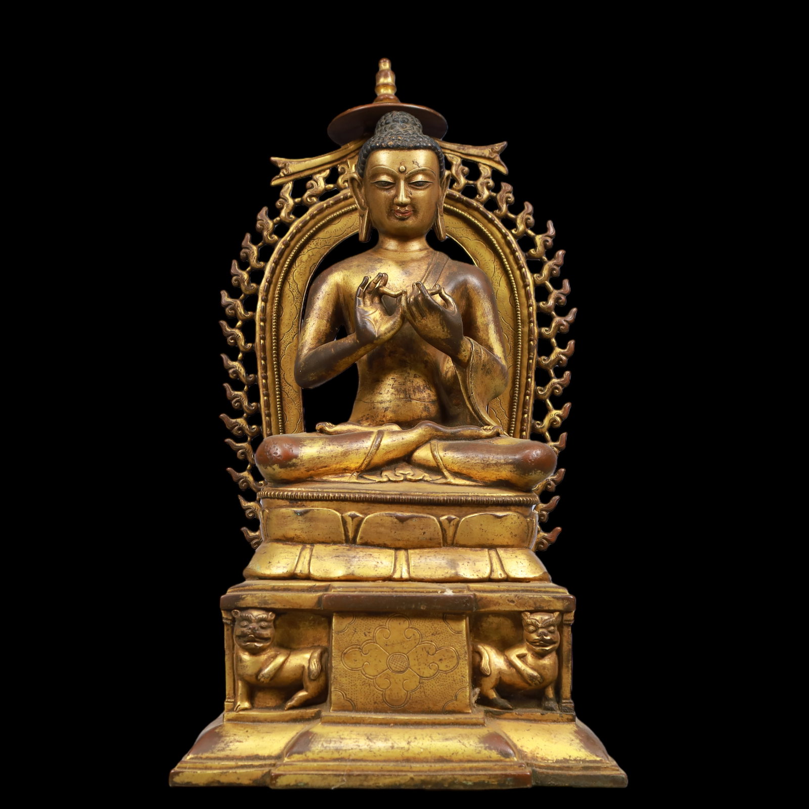 A Exquisite Gilt Bronze Statue of Sakyamuni: A Exquisite Gilt Bronze Statue of Sakyamuni Ming Dynasty, China Size:8.3inx6.3inx14.2in Weight:5750g铜鎏金释迦摩尼佛像