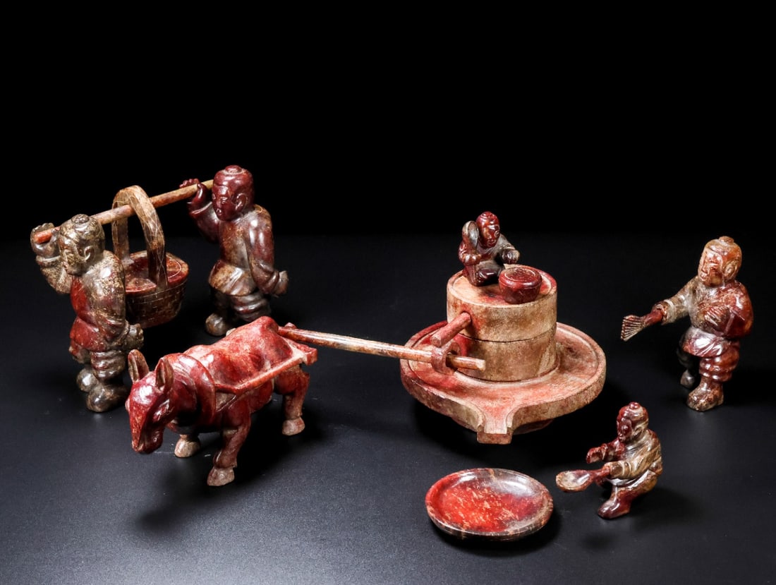 A Set of Fine White Jade Figure: A Set of Fine White Jade Figure Han Dynasty, China Size:6.8inx4.2inx2.8in Size:5.5inx3.9inx1.8in Weight:4.66kg白玉驴拉磨 中国汉代