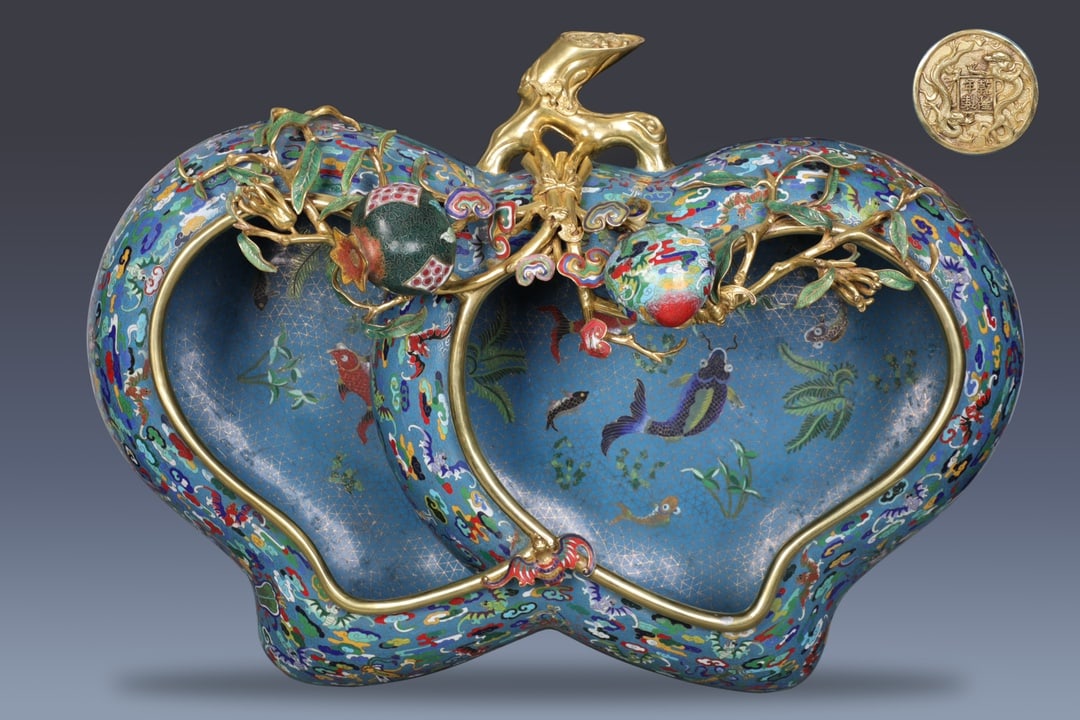 An Exquisite Cloisonne Bats and Peach Pattern Dragon Pattern Brush Washer: An Exquisite Cloisonne Bats and Peach Pattern Dragon Pattern Brush Washer Qing Dynasty, China Qianlong Four-character Mark Size:5.9inx33.1inx27.6in