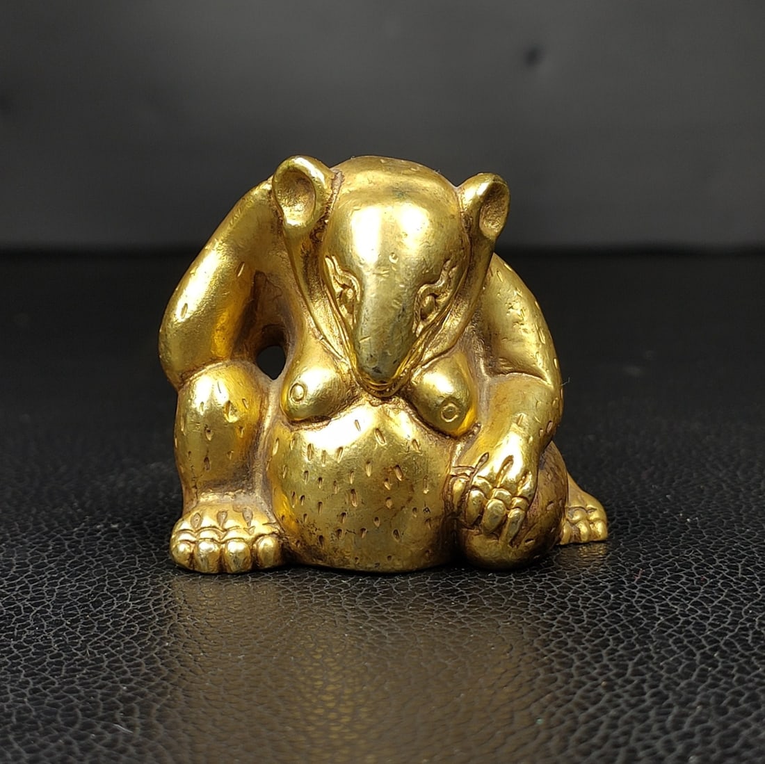An Exquisite Gilt Bronze Bear Paper Weight: An Exquisite Gilt Bronze Bear Paper Weight Han Dynasty, China Size:2inx2in Weight:308g铜鎏金熊形席镇 中国汉代 Size:5cmx5cm Weight:308g
