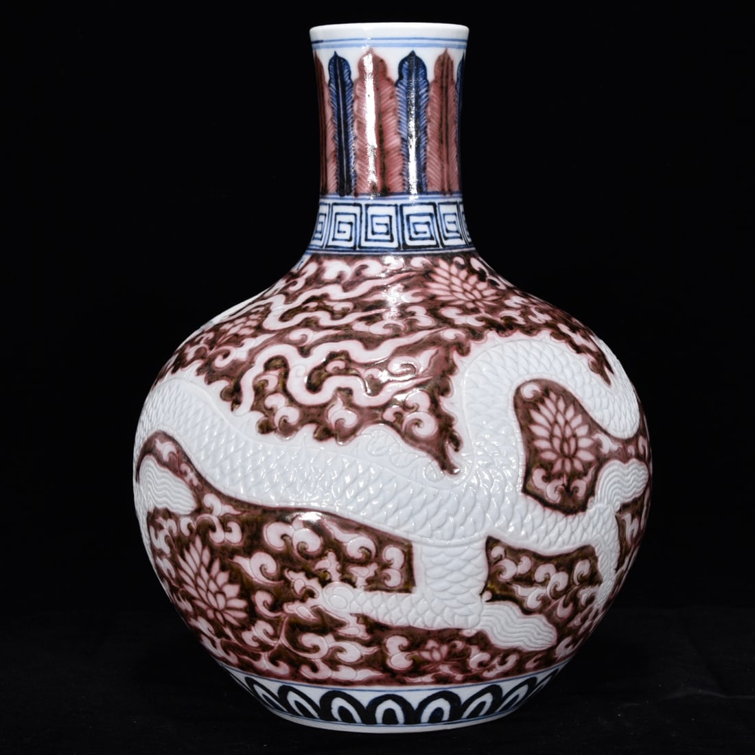 An Exquisite Underglaze-Red Dragon Pattern Lotus Pattern Vase - 2
