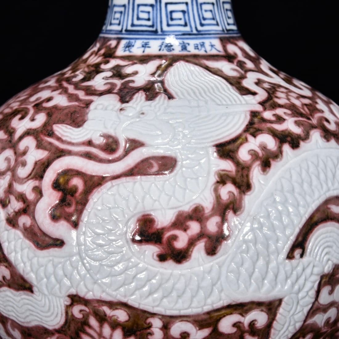 An Exquisite Underglaze-Red Dragon Pattern Lotus Pattern Vase - 6