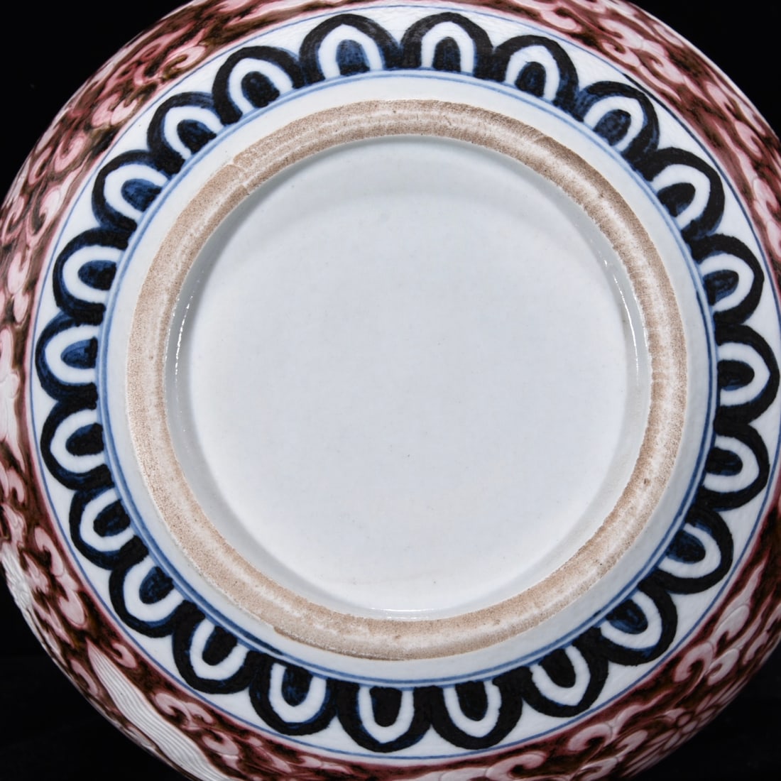 An Exquisite Underglaze-Red Dragon Pattern Lotus Pattern Vase - 9