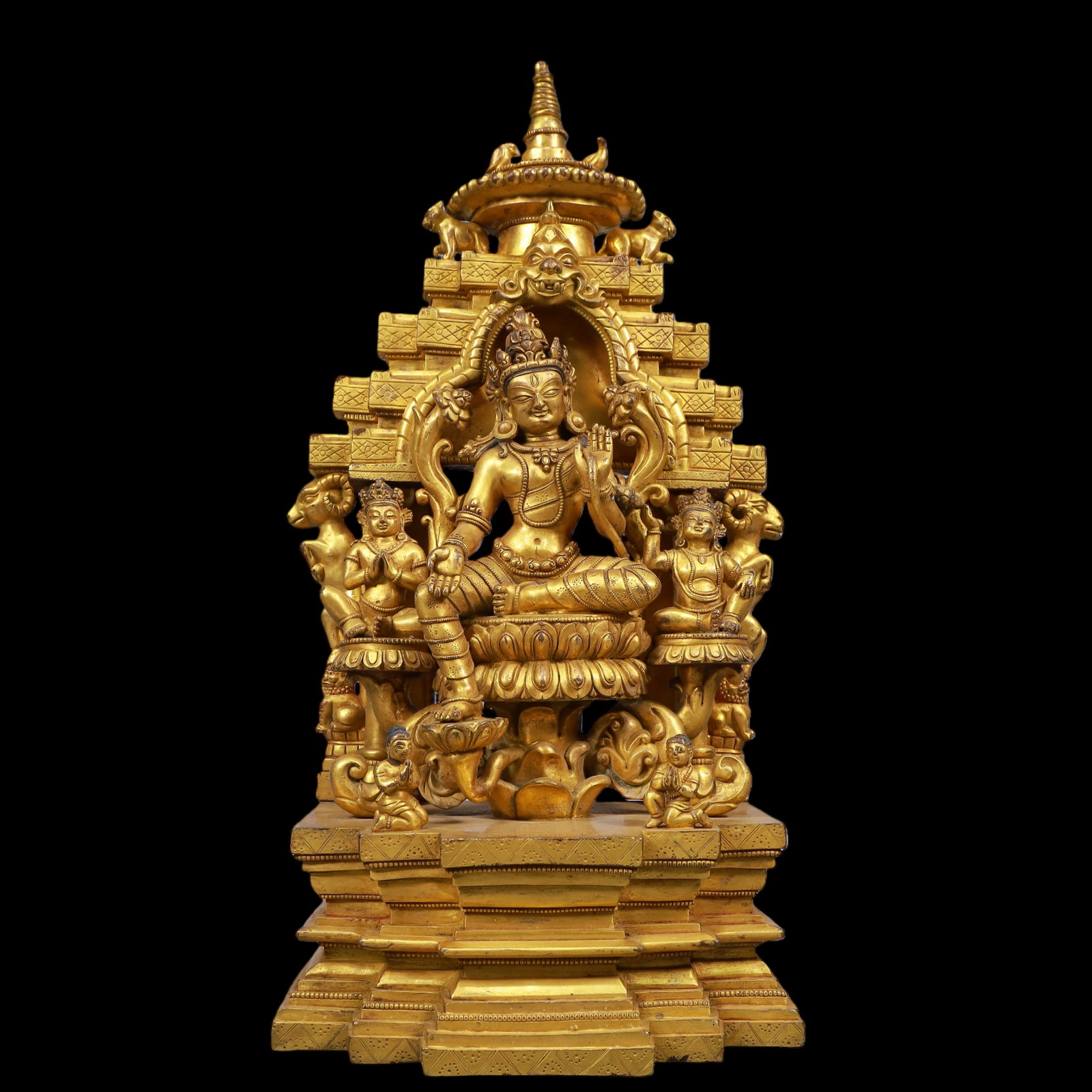 An Exquisite Gilt Bronze Statue of Tara: An Exquisite Gilt Bronze Statue of Tara Ming Dynasty, China Size:7.3inx5.1inx16.5in Weight:8200g铜鎏金度母佛像 中国明代 Size:18.5cmx13
