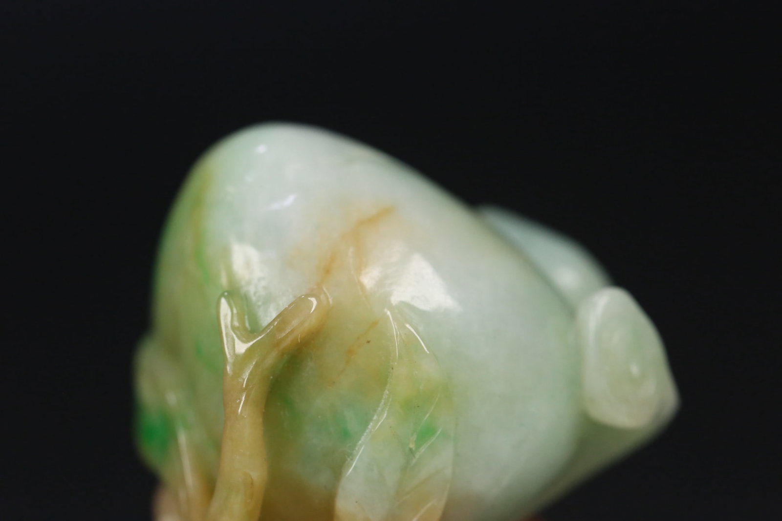 An Exquisite Jadeite Peach - 10