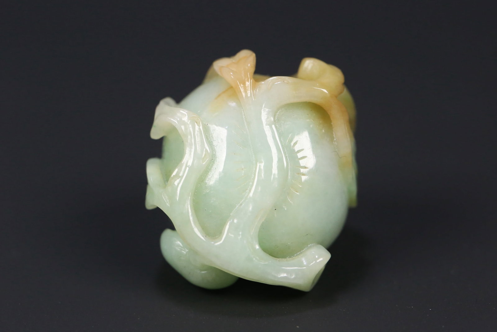 An Exquisite Jadeite Peach - 6
