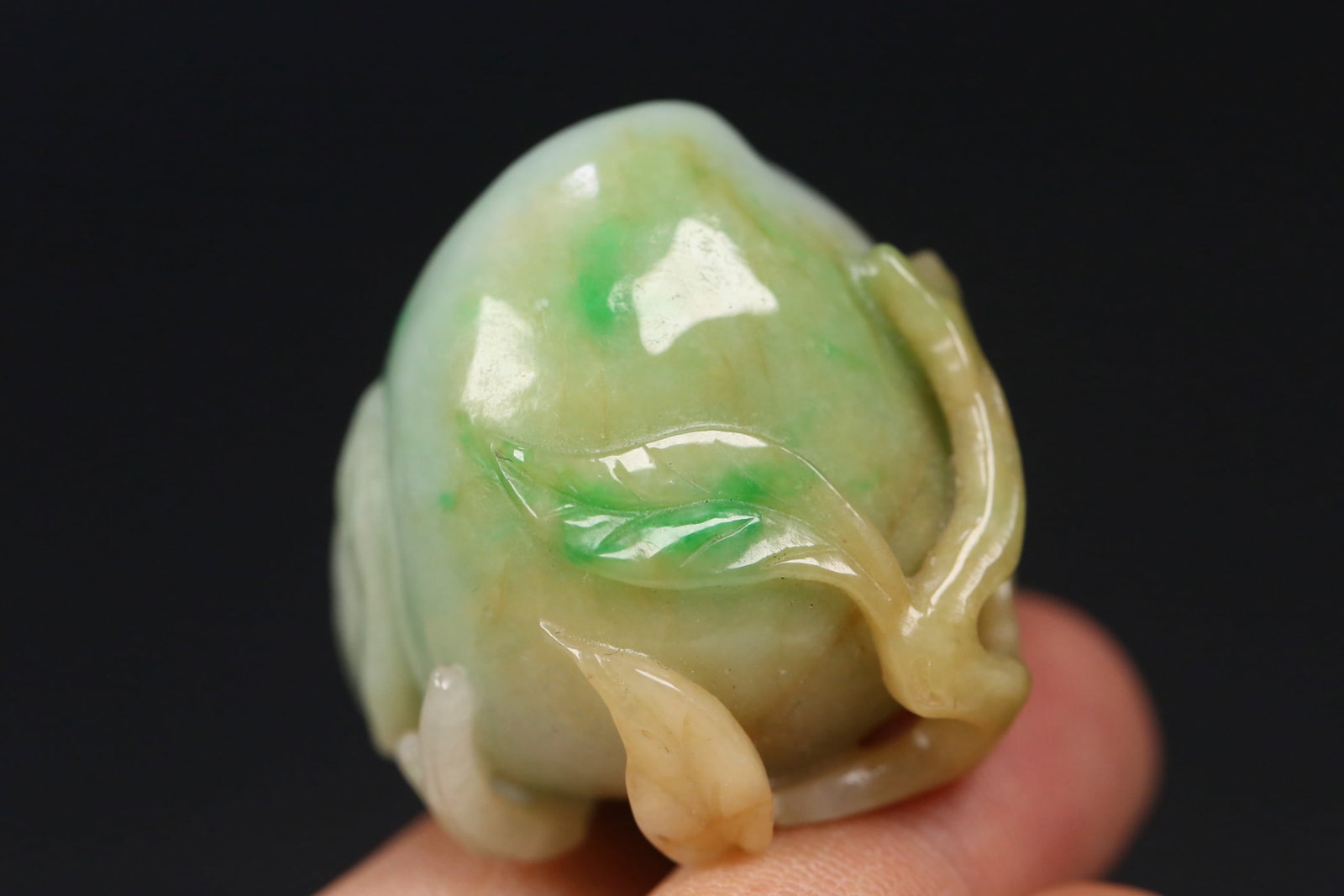 An Exquisite Jadeite Peach - 7